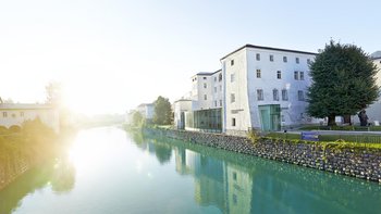 Keltenmuseum Hallein direkt an der Salzach, Außenansicht